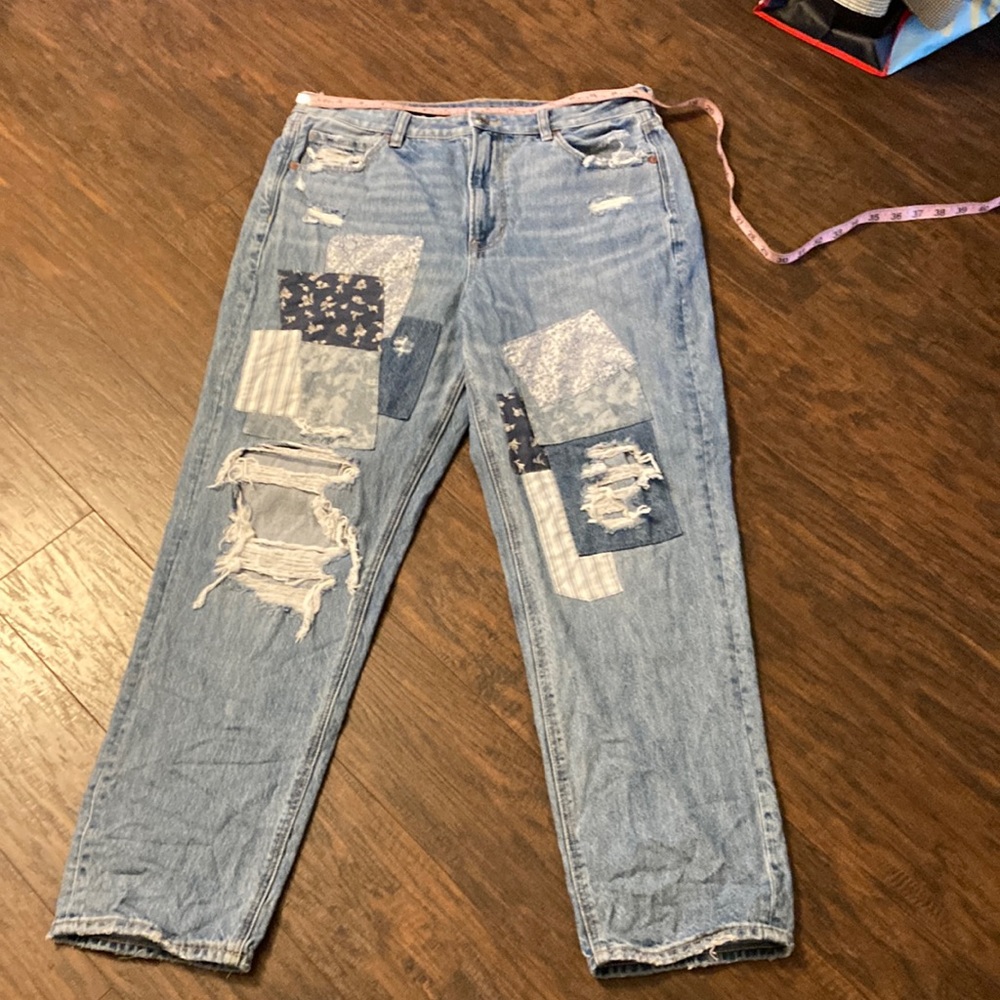 American Eagle Mom Straight Jeans